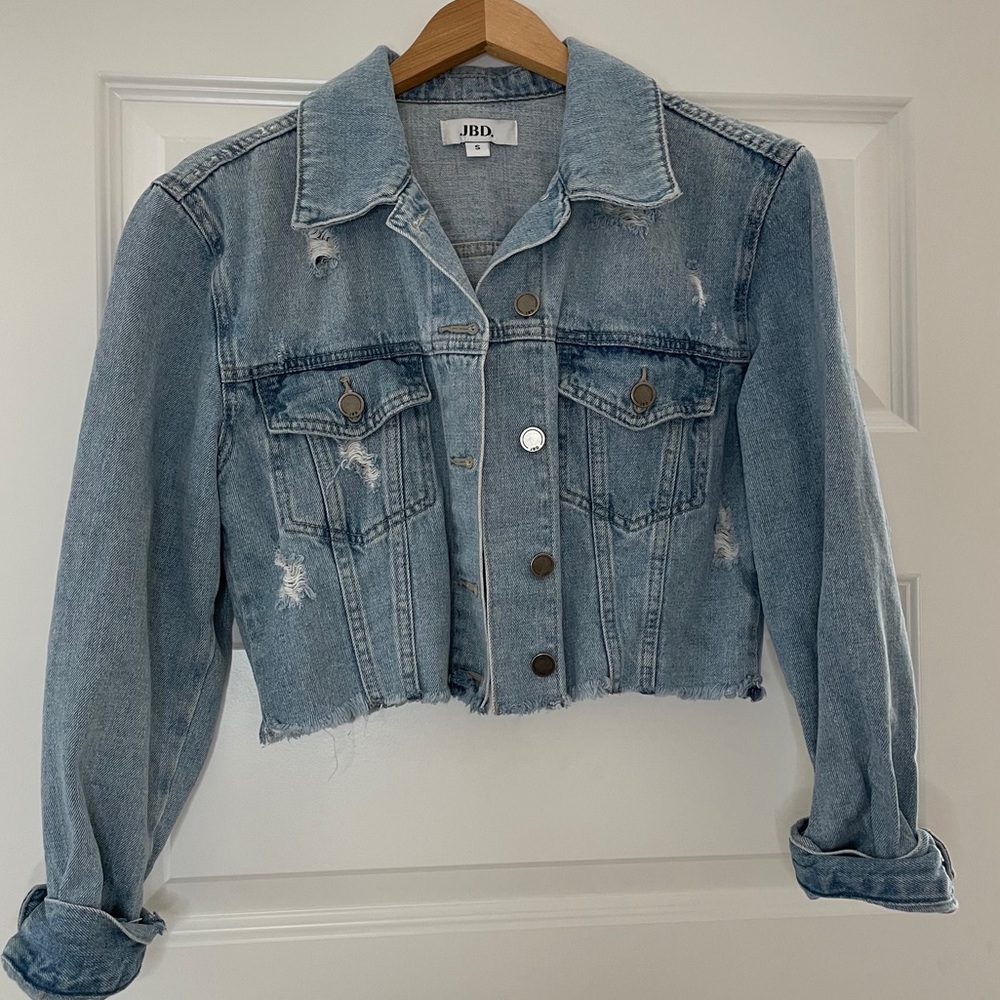 Cropped denim jacket